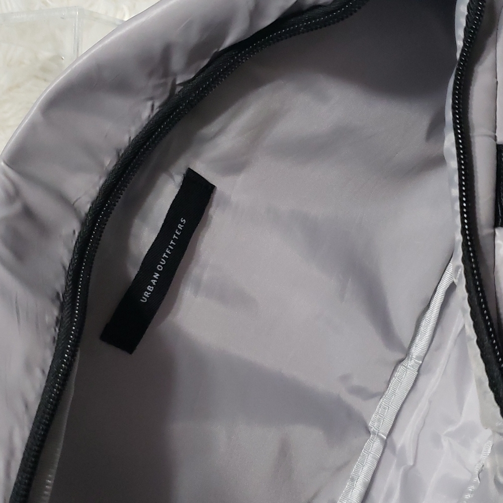 Urban Outfitters Nylon Strappy Travel Fannie Pack Bag - Picture 8 of 8